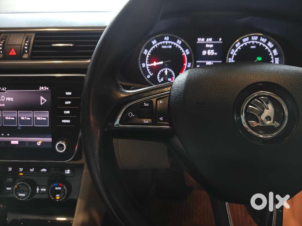 Skoda Superb Style 1.8 Tsi At, 2018, Petrol