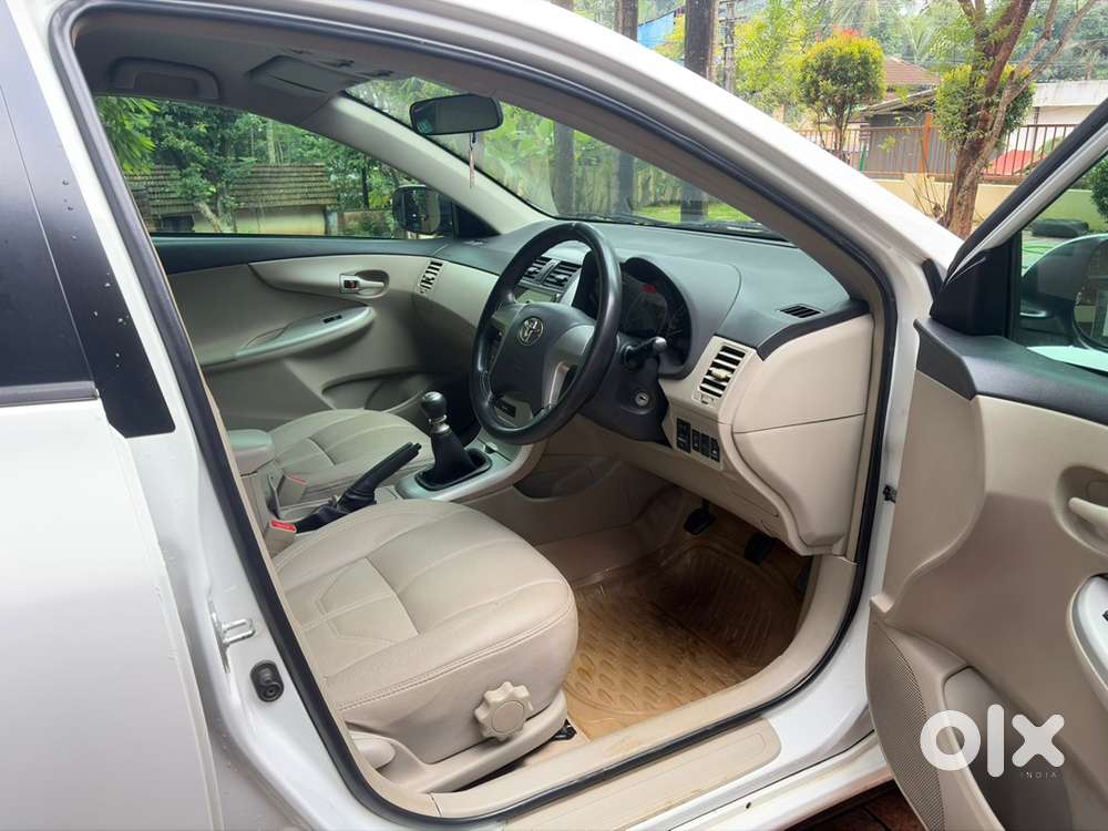 Toyota Corolla Altis 2013