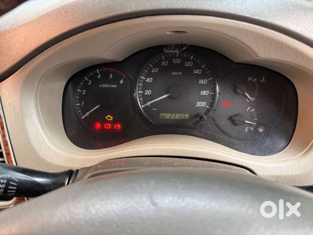Toyota Innova 2012 2.5g – Excellent Condition