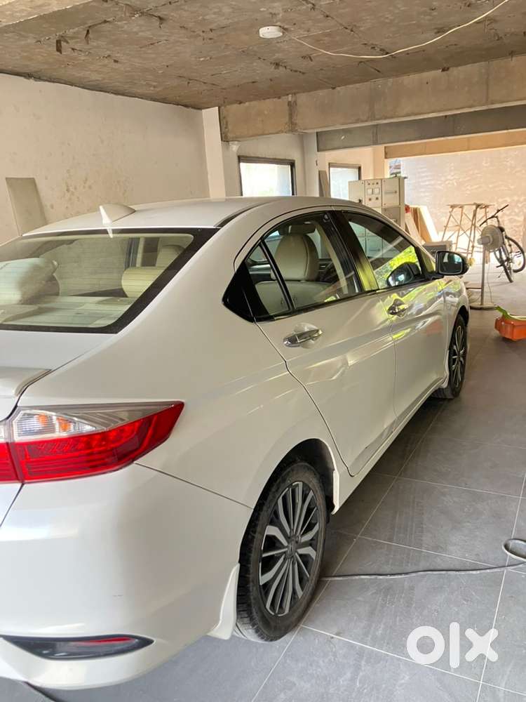Scretch Less ,dent Less 1st Owner ,no Loan .demand 8,25,000