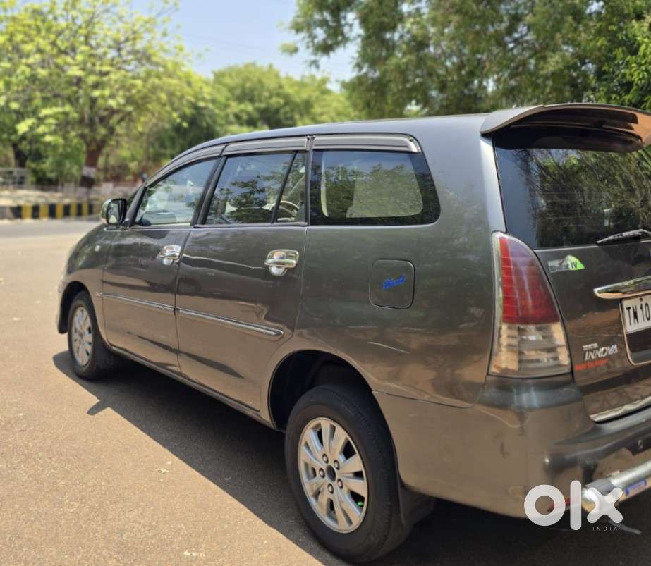 Toyota Innova 2009-2011 2.5 E 7 Str, 2010, Diesel
