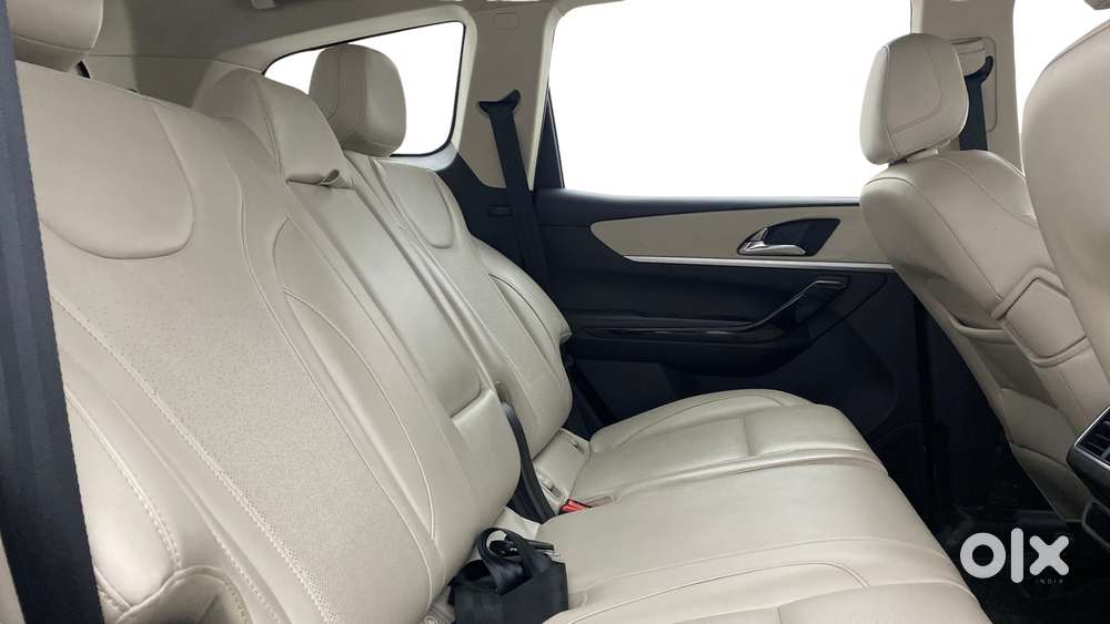 Mahindra Xuv700 2.0 Ax 7 Petrol At Str, 2021, Petrol