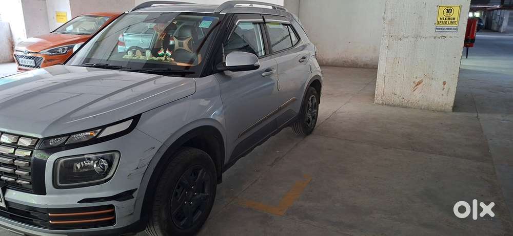 Hyundai Venue Petrol 2024