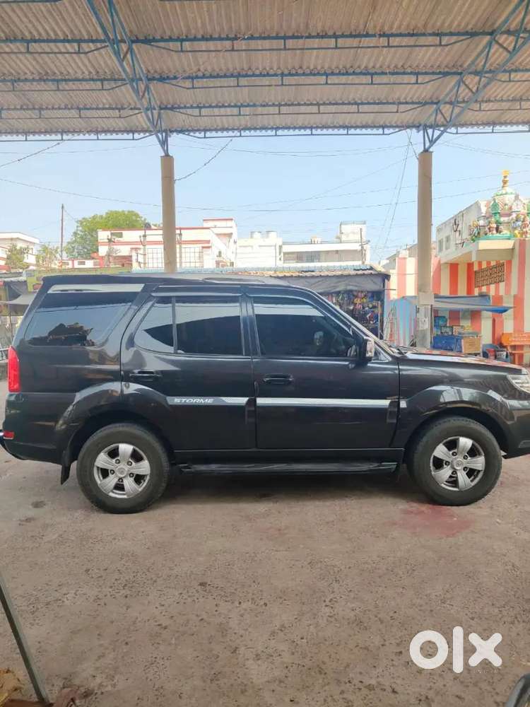 Tata Safari Storme 2015