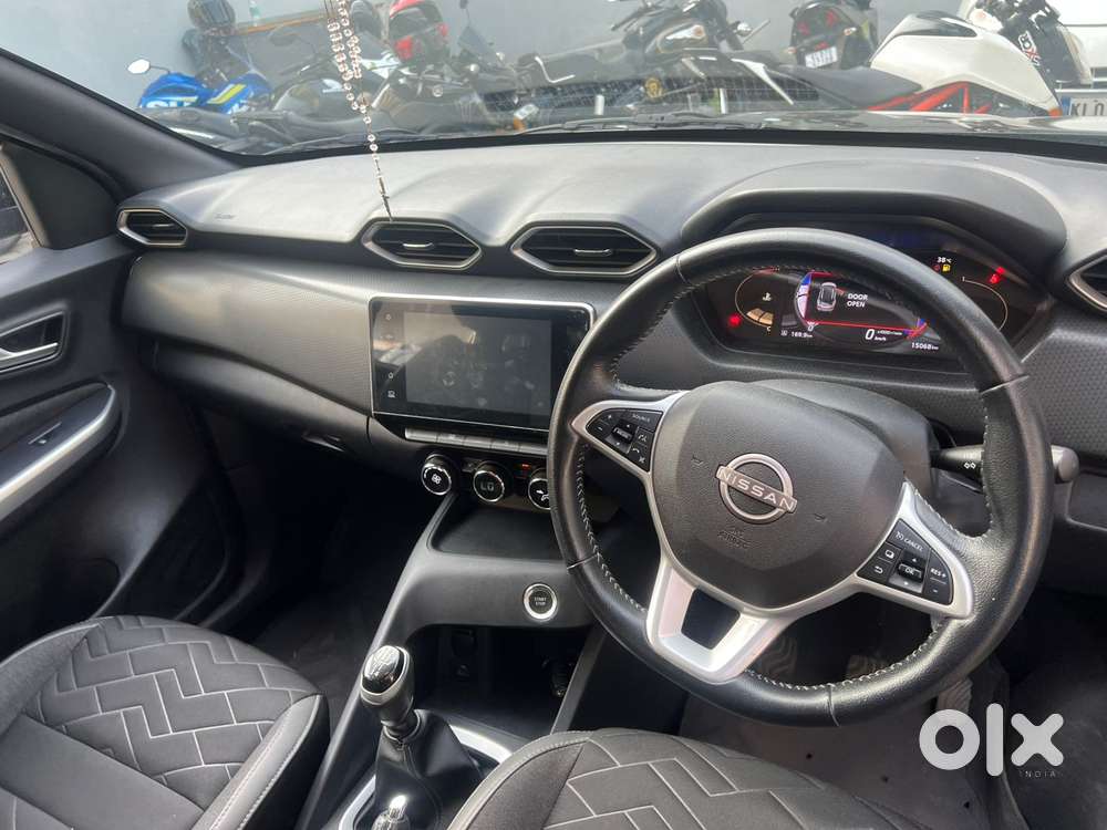 Nissan Magnite 1.0 Xv Premium, 2022, Petrol