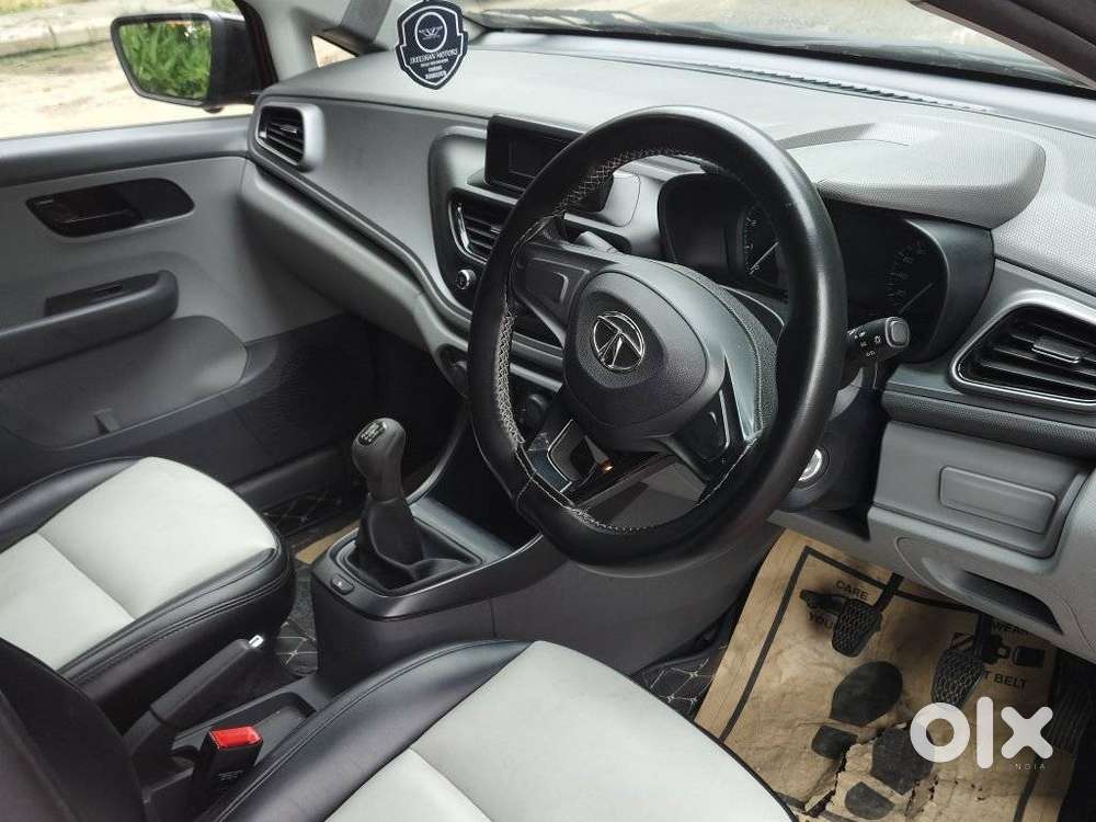 Tata Altroz 1.2 Xe, 2021, Petrol