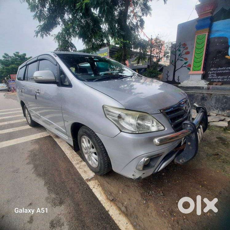 Toyota Innova 2.5 Vx 8 Seater Bs Iv, 2014, Diesel