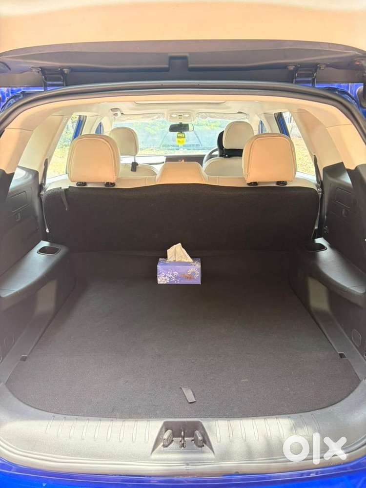 Mahindra Xuv700 2023 Diesel Well Maintained