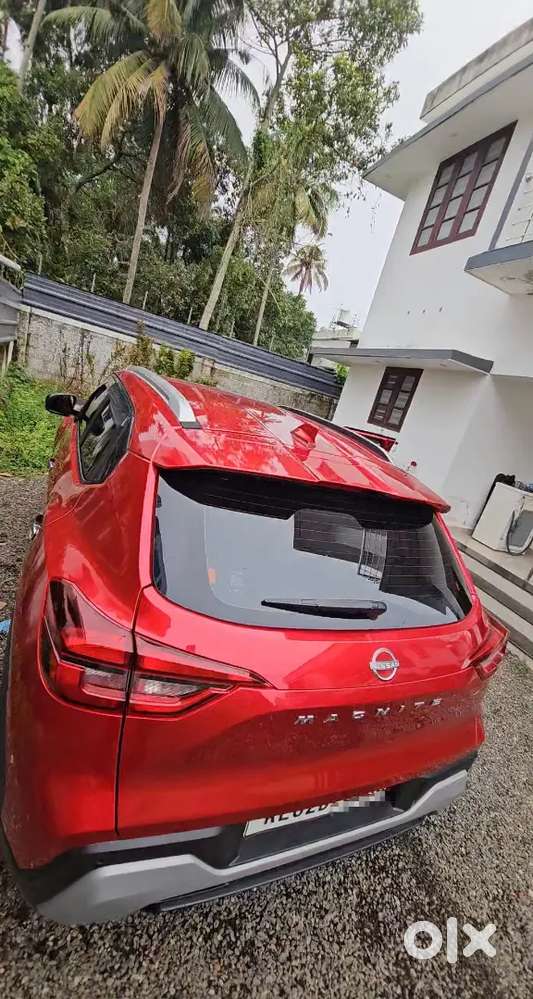Nissan Magnite Variant 2025nov  Cng+petrol-cng Mileage 33km Petrol 18