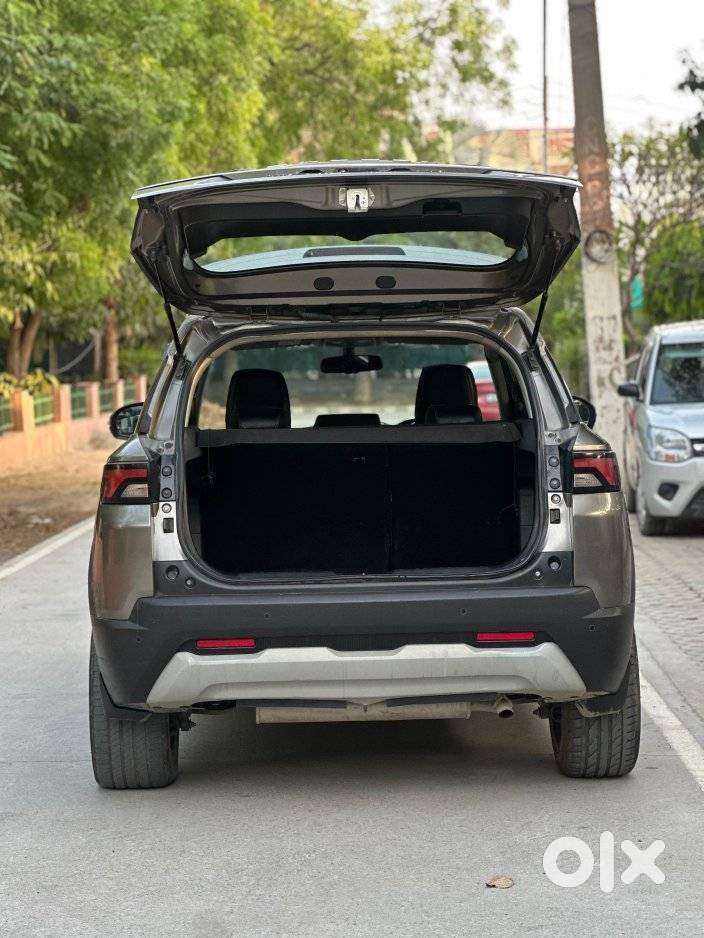 Maruti Suzuki Brezza 1.5 Zxi Smart Hybrid, 2023, Petrol