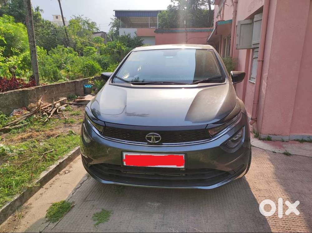 Tata Altroz Petrol With Sunroof In Good Condition