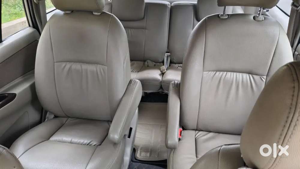 Toyota Innova 2.5 V 2014