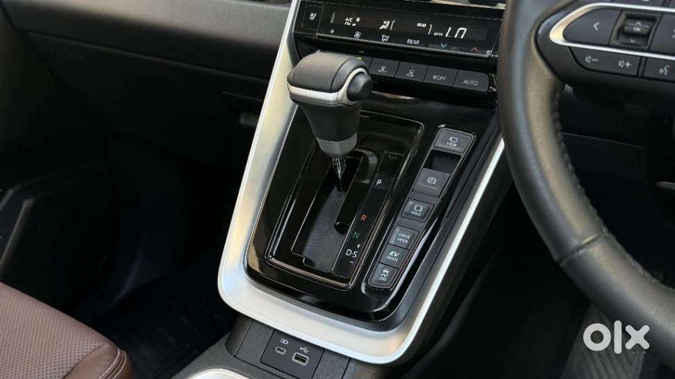 Toyota Innova Hycross 2.0 Vx Hybrid 7 Str, 2025, Petrol