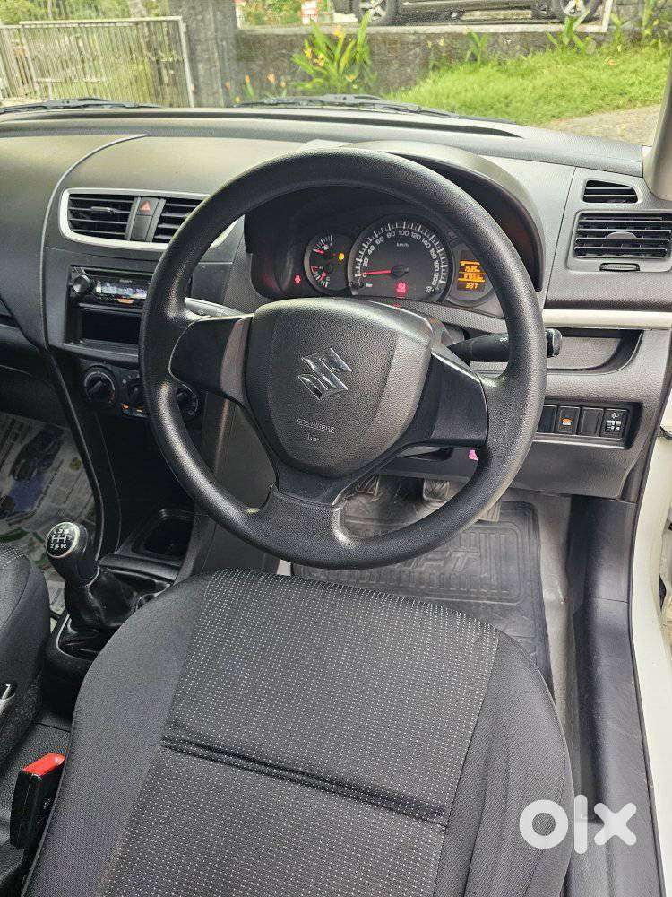 Maruti Suzuki Swift Vxi + Manual, 2017, Petrol