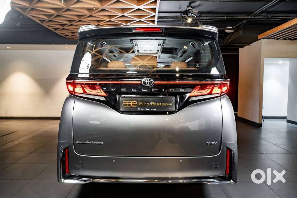Toyota Vellfire 2.5 Executive Lounge, 2023, Petrol