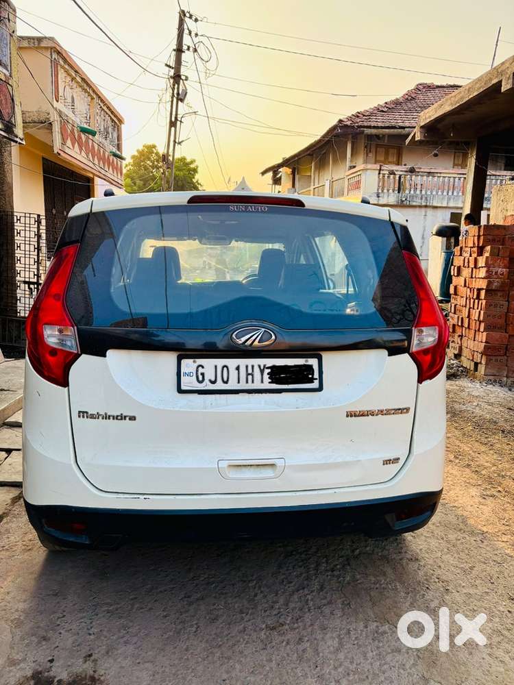 Mahindra Marazzo M2