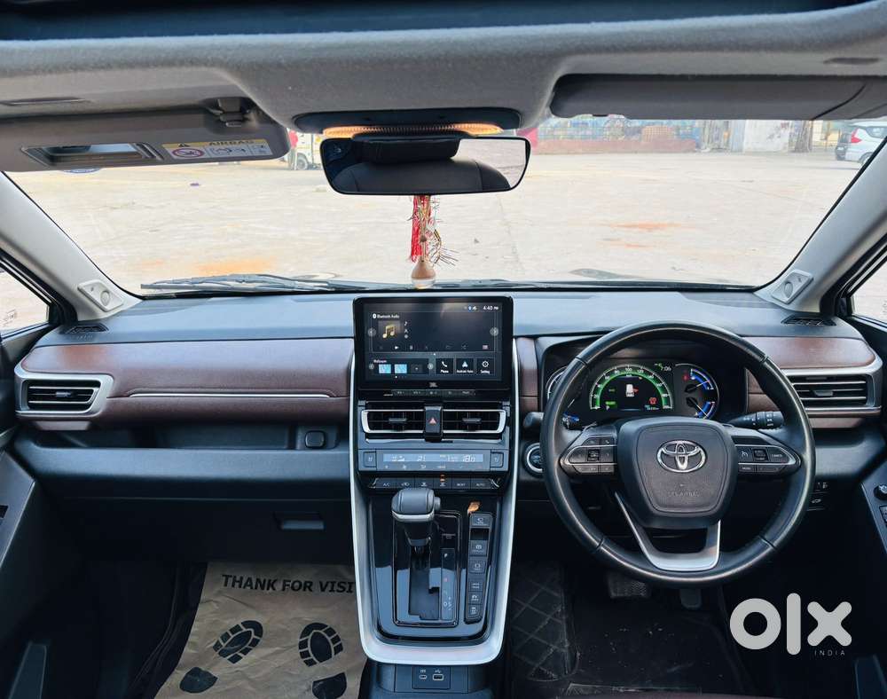 Toyota Innova Hycross