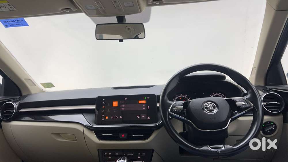 Skoda Slavia Ambition 1.0l Tsi At, 2022, Petrol