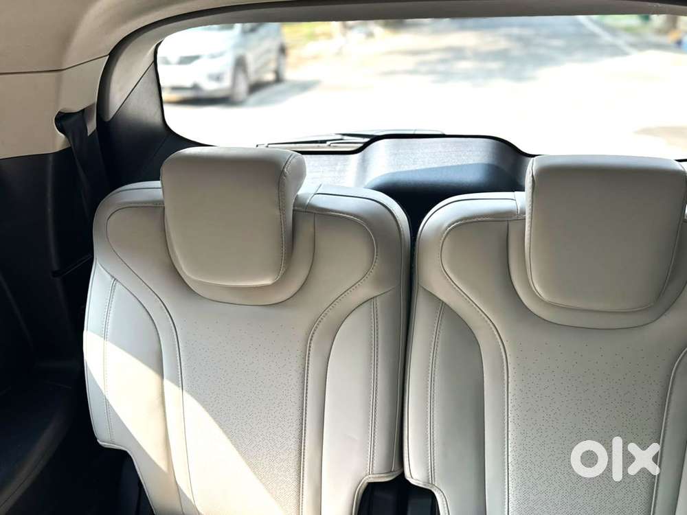 Mahindra Xuv700 2.0 Ax 7 Petrol At Str, 2024, Petrol