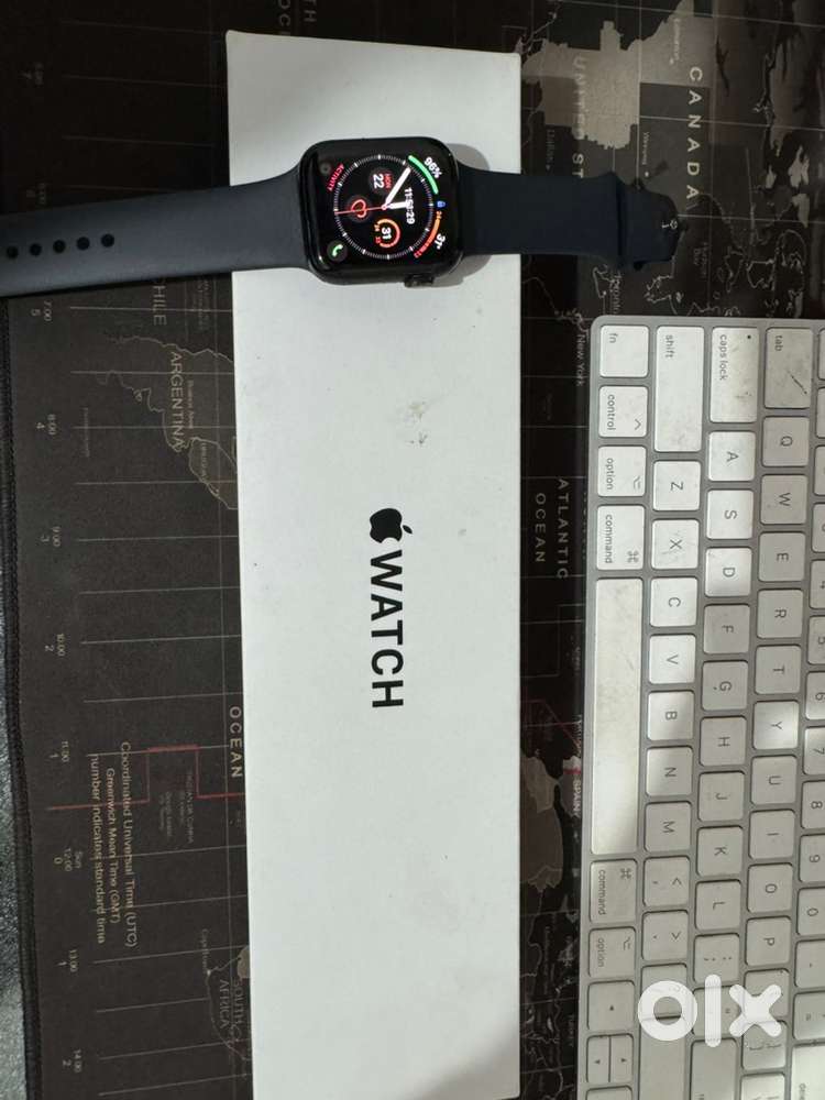 Apple watch se 2nd gen with box and charger Mobile Phones