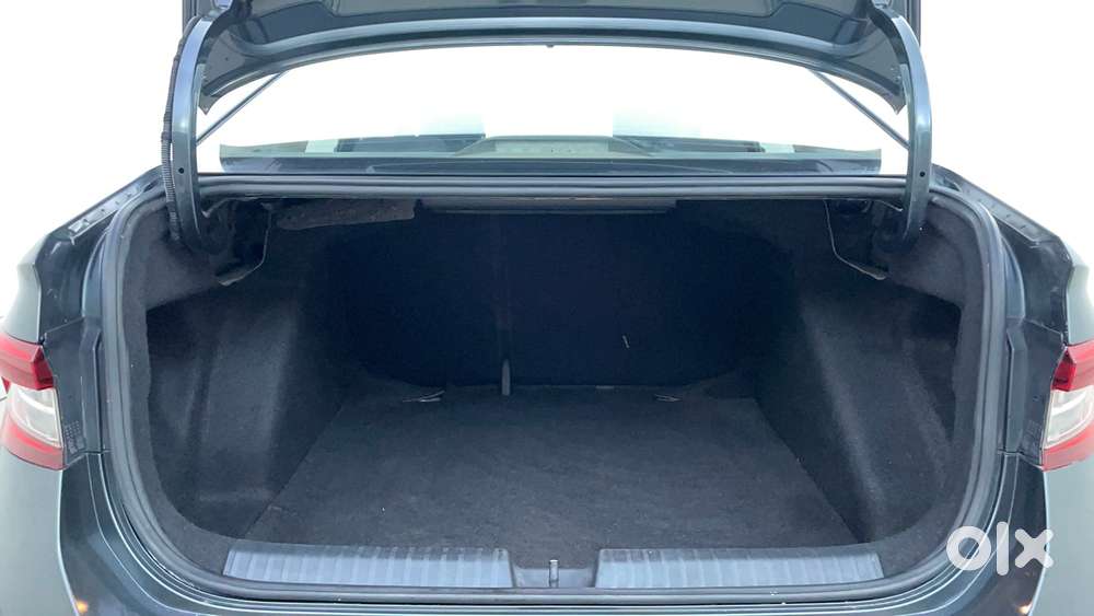 Skoda Slavia Ambition 1.0l Tsi At, 2022, Petrol