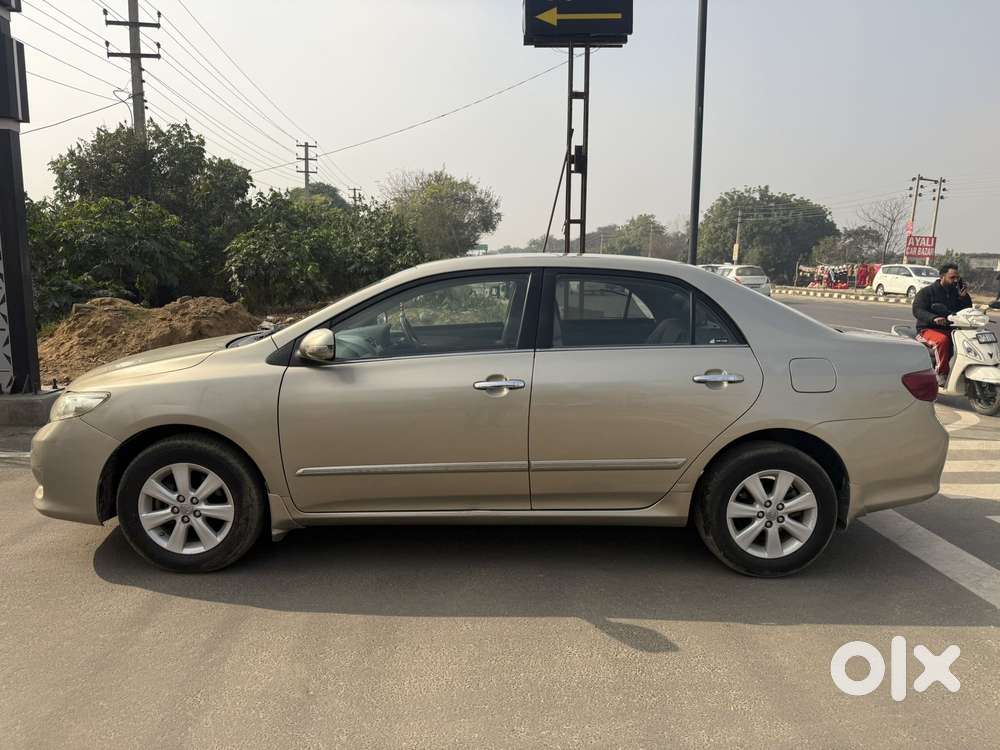 Toyota Corolla Altis 2010-2013 1.8 J, 2010, Petrol