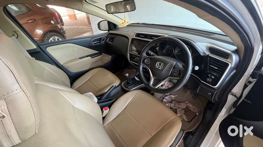 Honda City (i-vtech) Pearl White Color