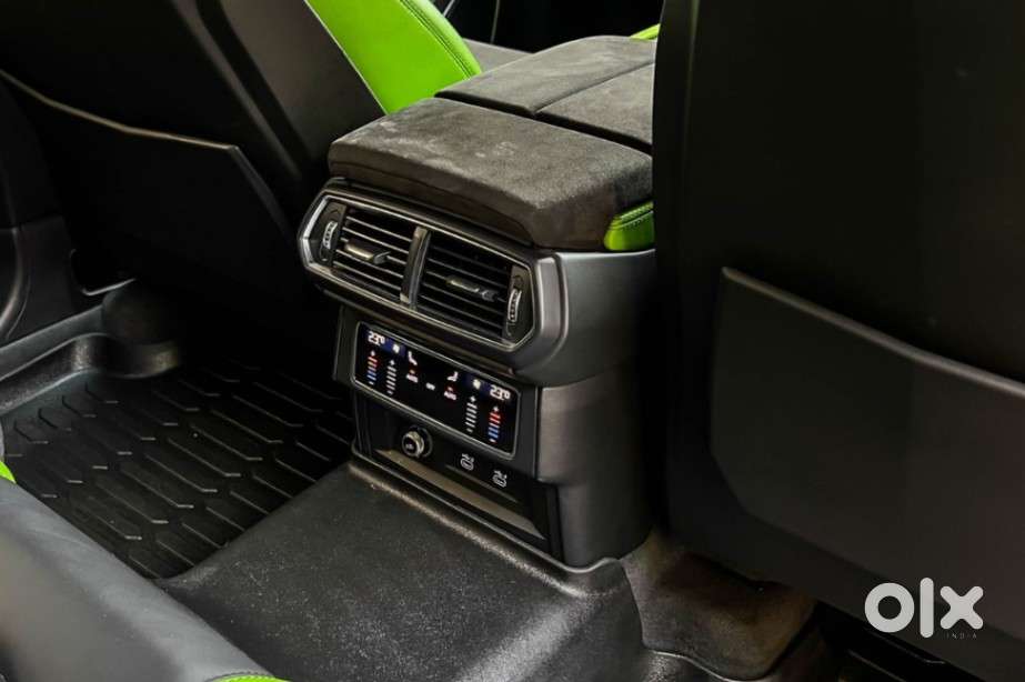 Lamborghini Urus, 2022, Petrol