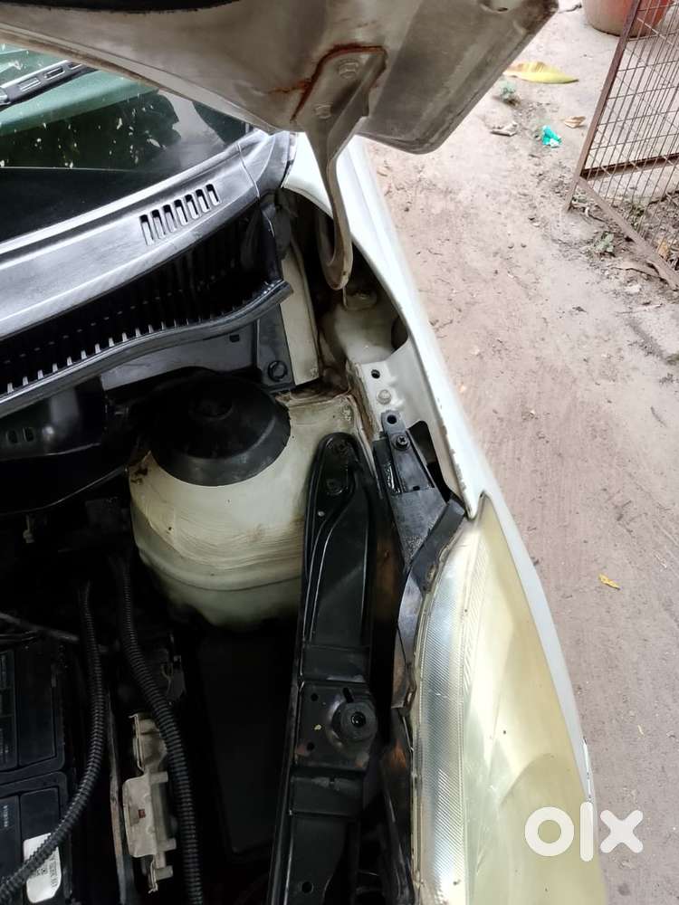 Maruti Suzuki Swift Lxi Bsiv, 2012, Petrol