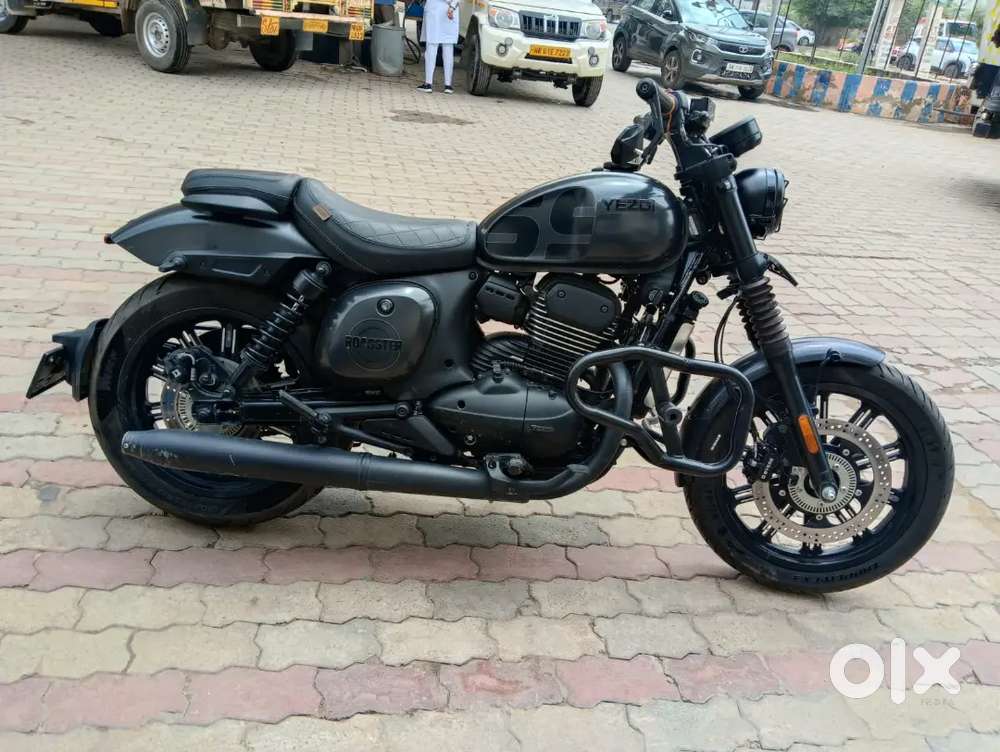 Yezdi roadster