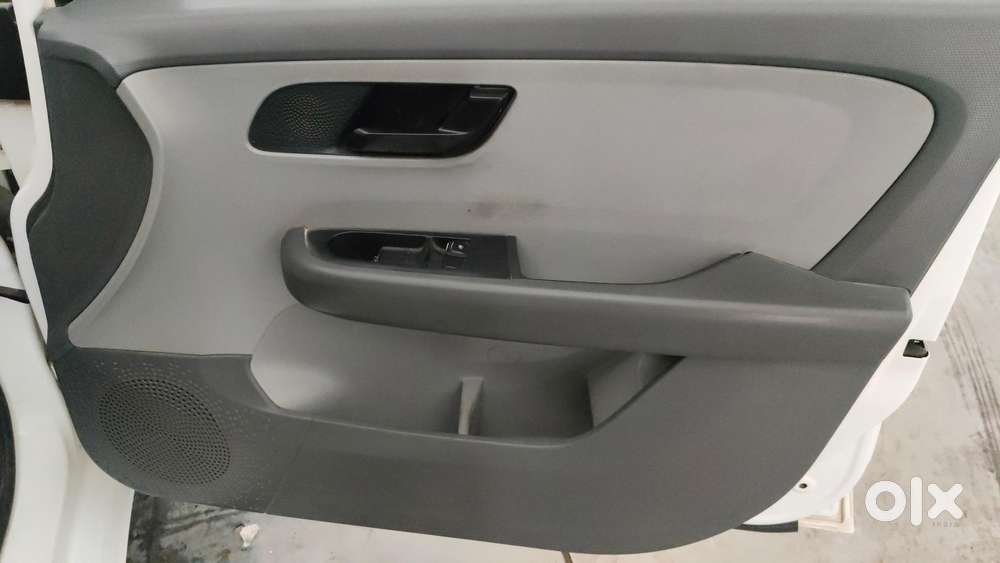 Tata Altroz 1.2 Xe, 2020, Petrol