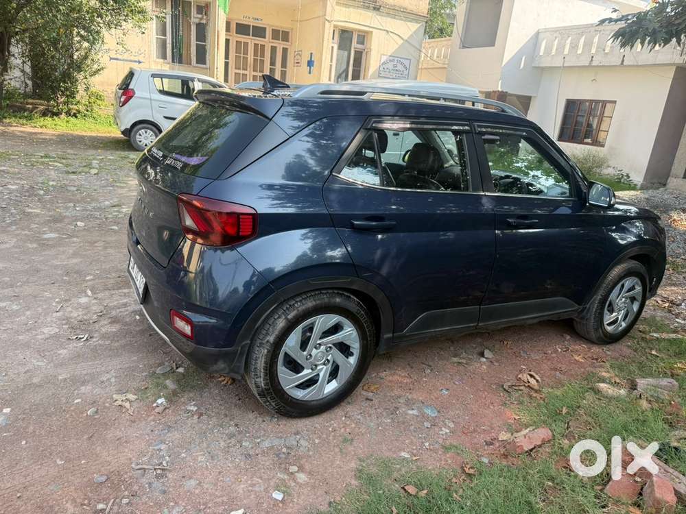 Hyundai Venue Diesel 102500 Km Driven