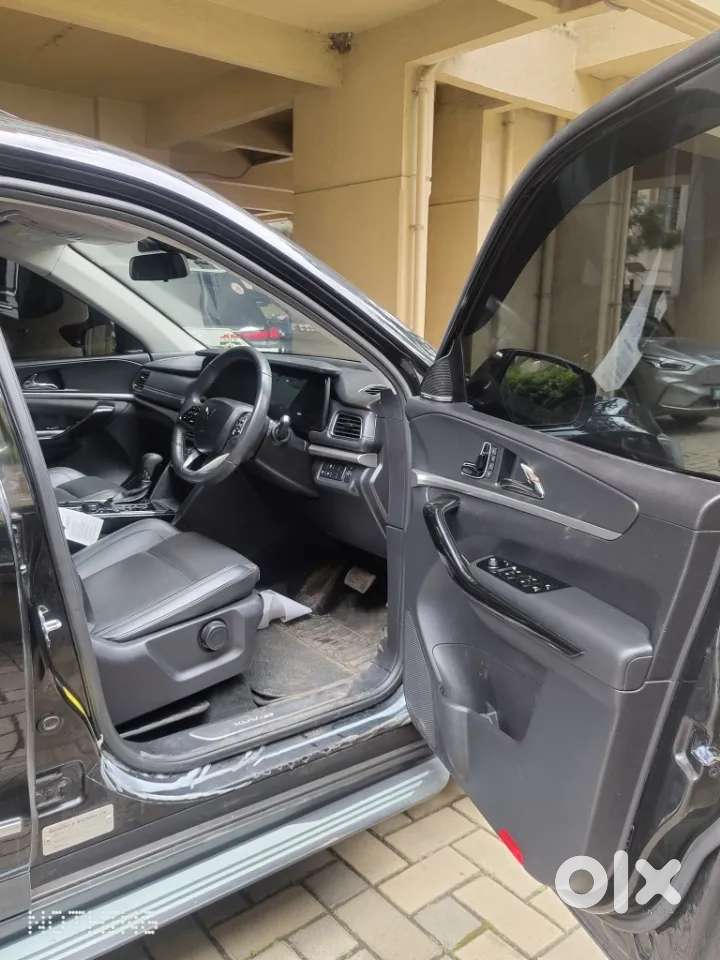 Mahindra Xuv700 2.2 Ax 7 Diesel At Luxury Pack Str, 2025, Diesel