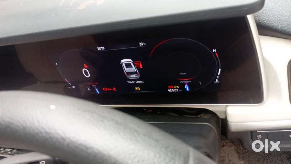 Mahindra Xuv700 2022 Petrol 42000 Km Driven