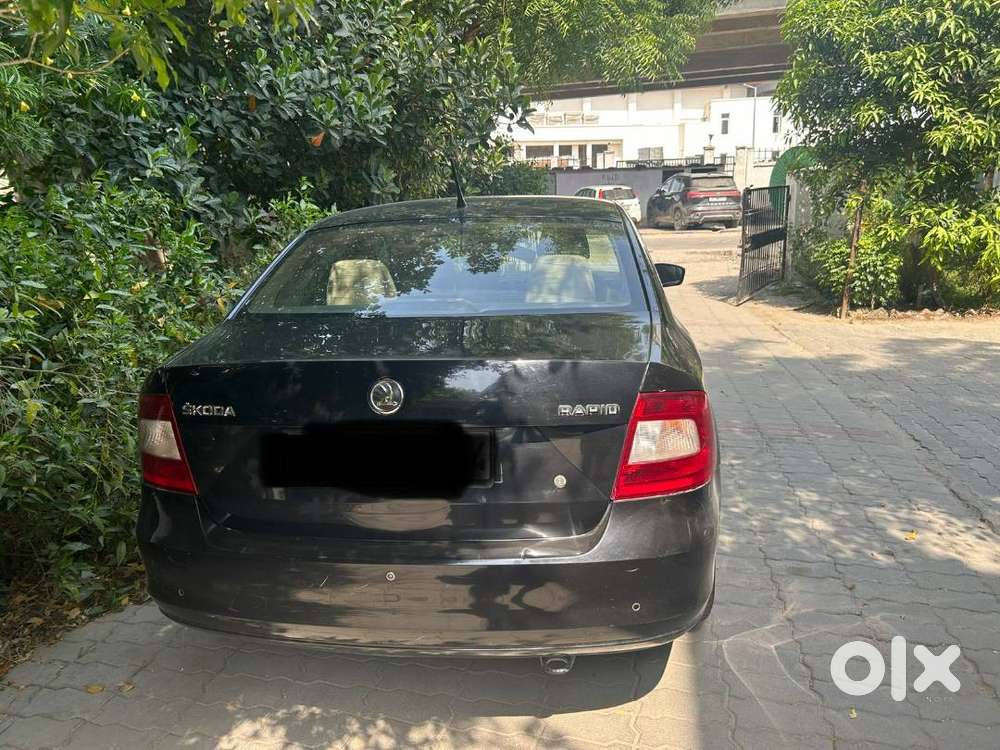 Skoda Rapid 2015 Diesel At Dsg Well Maintained