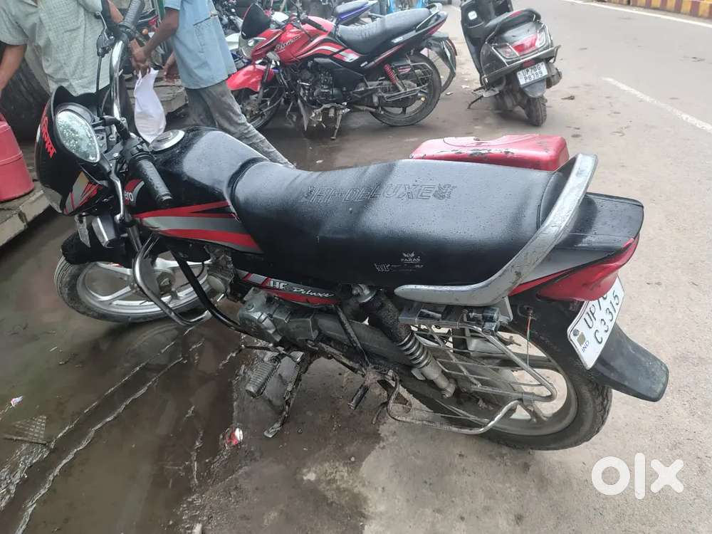 Well condition mein hai bike. No self only kick start.