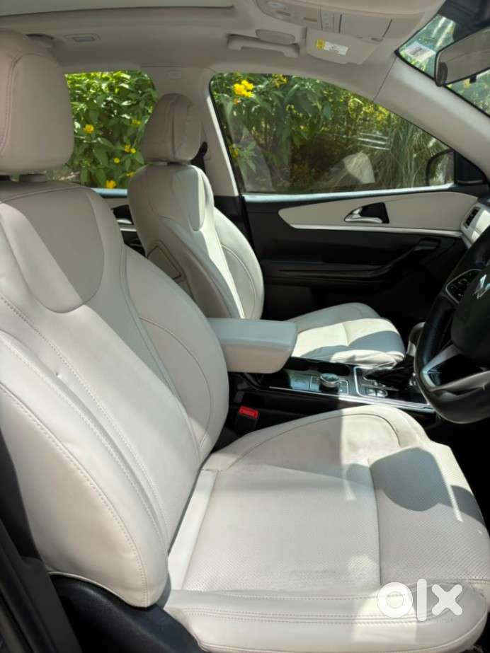 Mahindra Xuv700 2.2 Ax 7 Diesel At Luxury Pack Str, 2023, Diesel