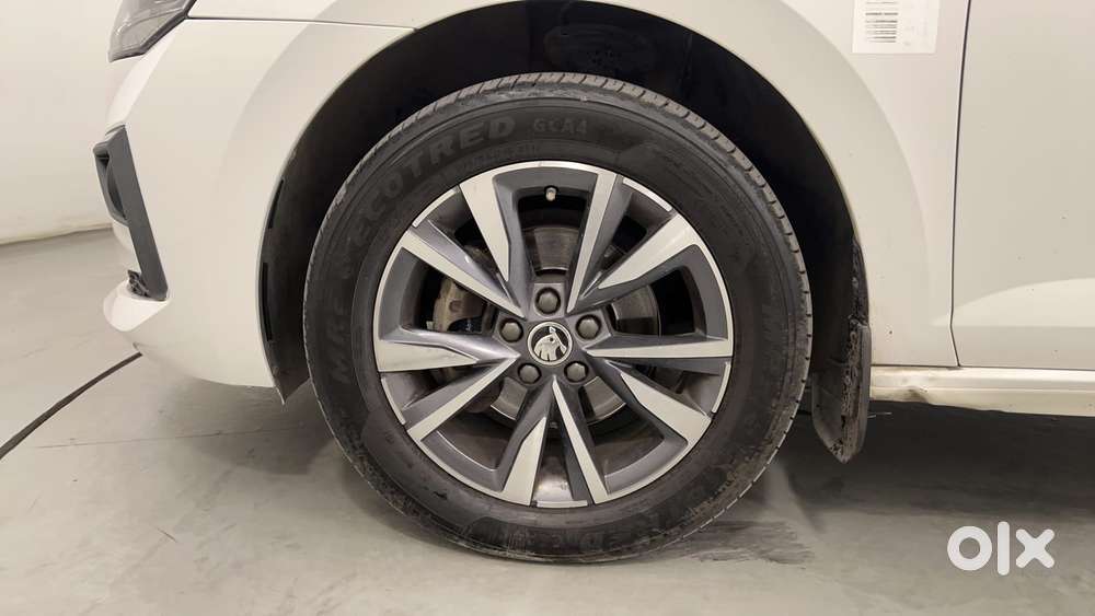Skoda Slavia Style 1.0l Tsi At, 2022, Petrol