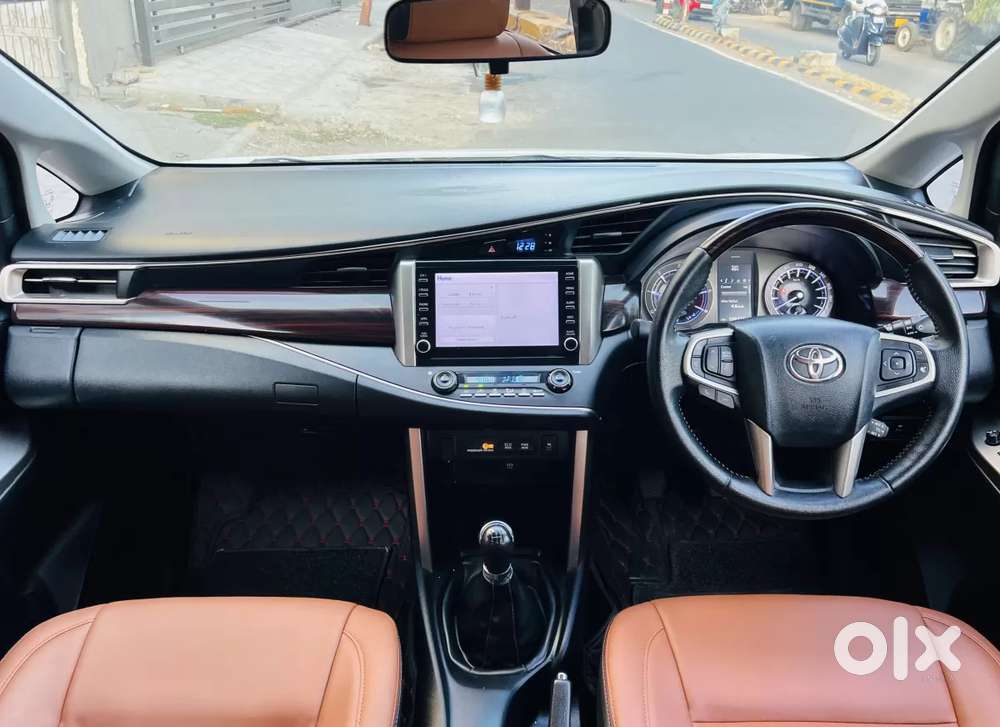 Toyota Innova Crysta [2020-ongoing] 2.4 Vx 8 Str, 2023, Diesel
