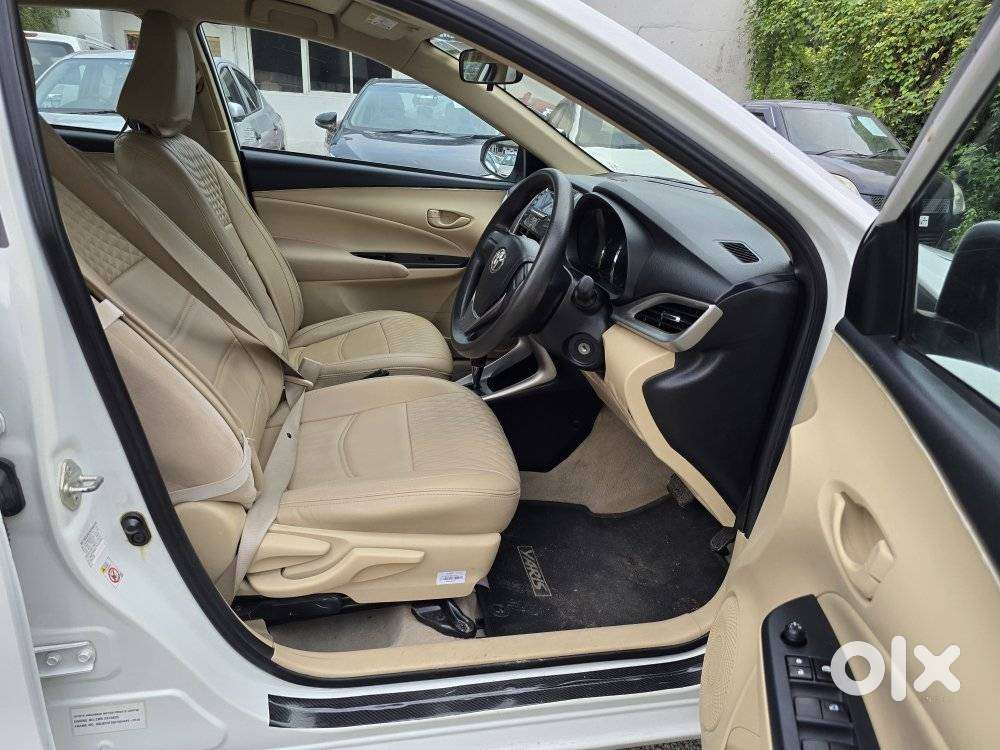 Toyota Yaris J Cvt, 2018, Petrol