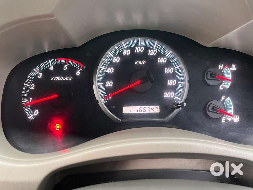 Toyota Innova 2.5 V Diesel 8-seater, 2011, Diesel