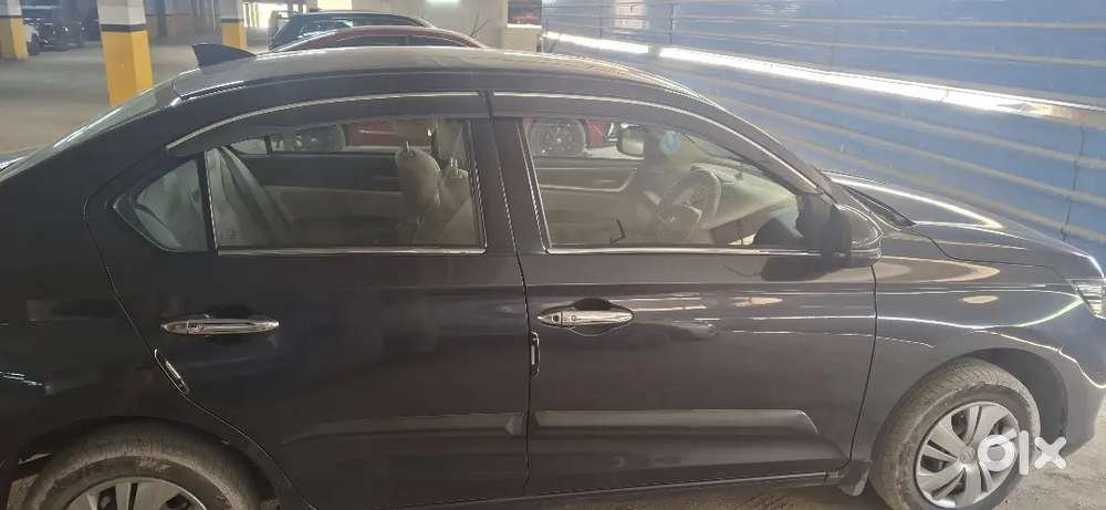 Well Maintained Dec'2022 Automatic Amaze With Service Record