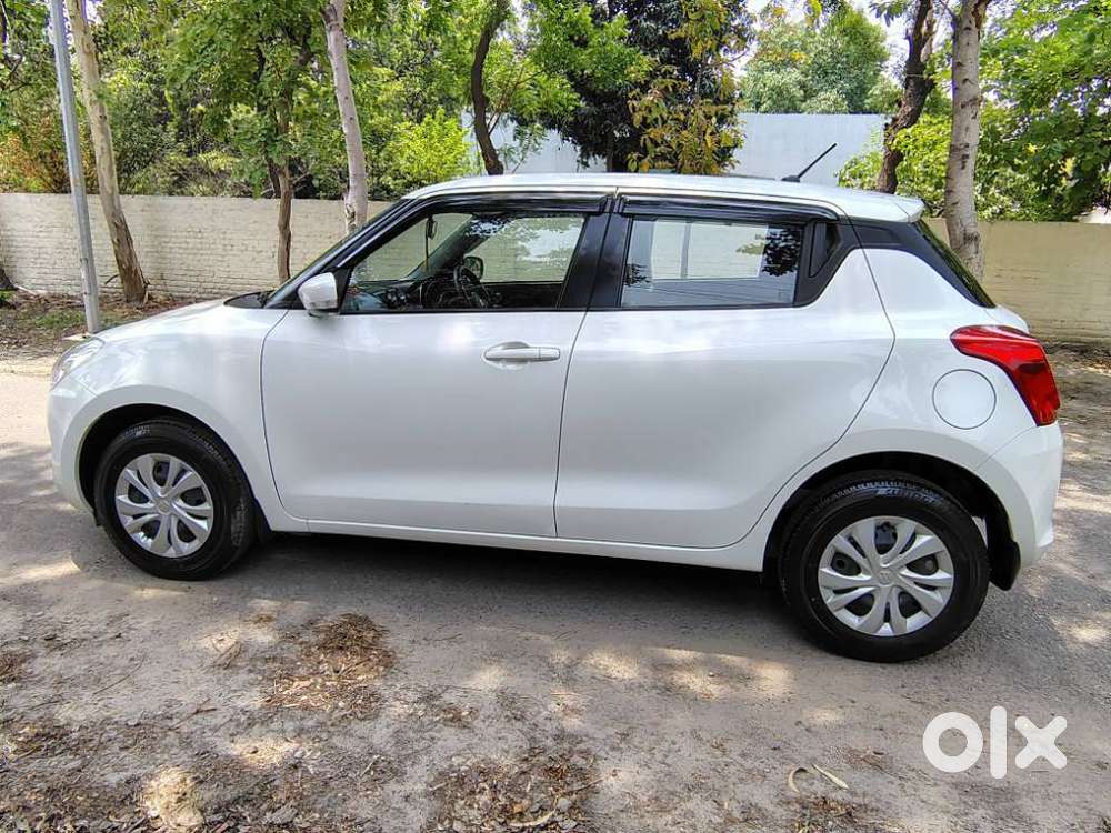 Maruti Suzuki Swift Vxi + Manual, 2022, Petrol