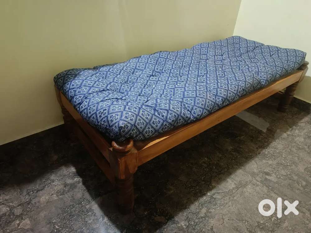Diwaan cot with bed