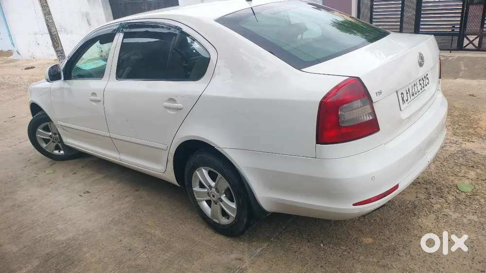 Skoda Laura 2011 Petrol Well Maintained