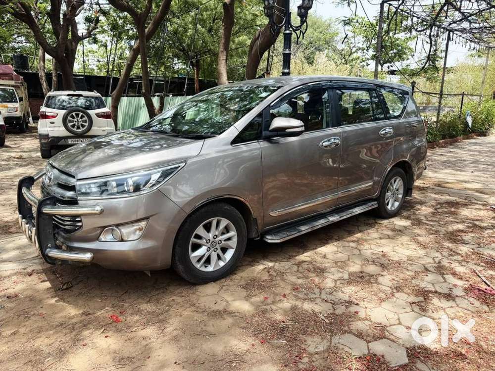 Toyota Innova Crysta 2.4 V 8 Str, 2016, Diesel