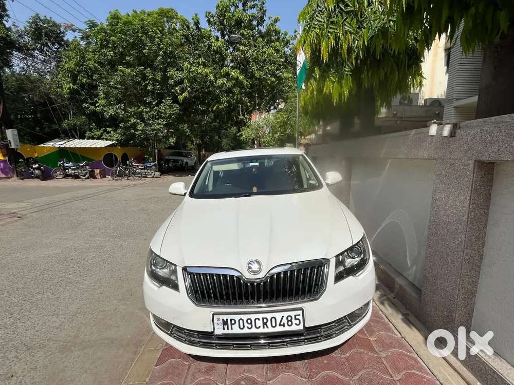 Skoda Superb 2015 Petrol 48000 Km Driven