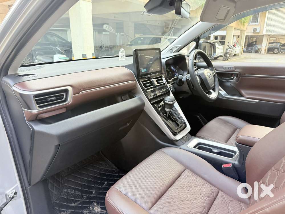 Toyota Innova Hycross 2.0 Zx (o) Hybrid 7 Str, 2024, Cng & Hybrids