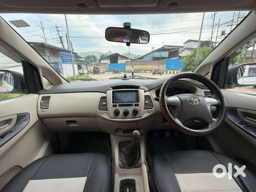Toyota Innova 2.5 G (diesel) 8 Seater, 2015, Diesel