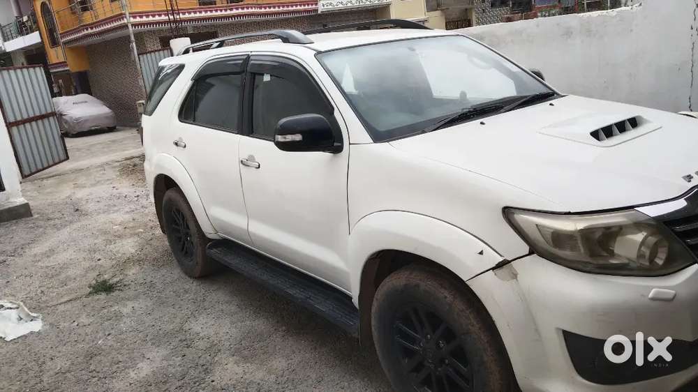 Toyota Fortuner 2015 Diesel 130000 Km Driven
